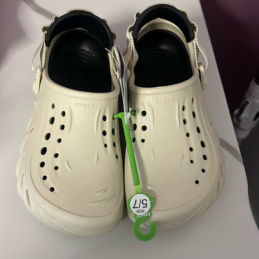 Crocs size 5/7